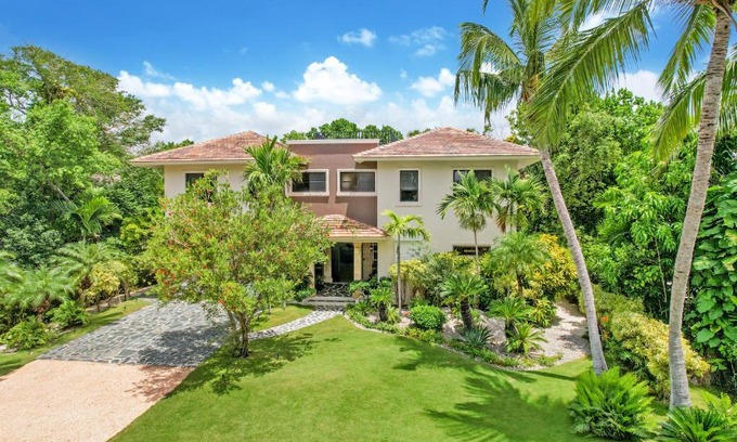 Punta Cana Villa | Spacious 4 Bedroom Villa with Pool, Touring Cart & Maid