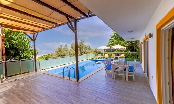Uzumlu Casa | Amplia villa de 4 dormitorios con piscina privada, a 10-15 minutos en coche de Kalkan
