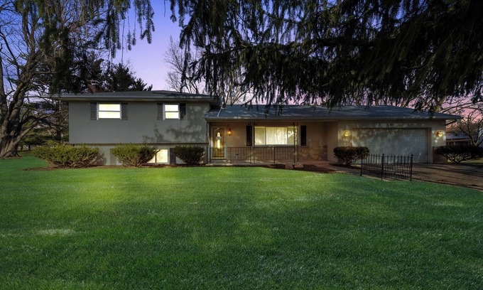 Columbus Casa | Spacious 4 bedrooms 3 full bath house in delightful Columbus with AC, WiFi