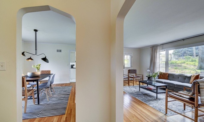 Aksarben - Elmwood Park Casa | Spacious 4 BR Home in Heart of Central Omaha