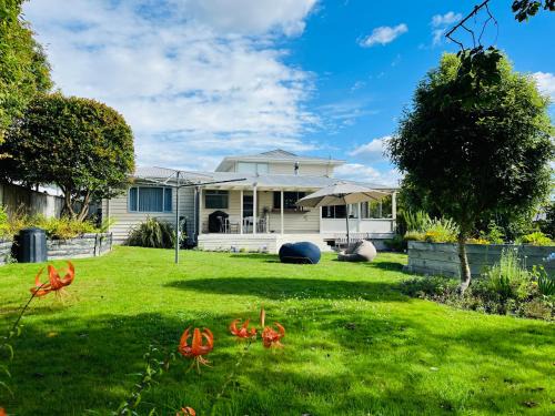 Taupo Casa | Spacious 4 brm home with spa and large garden