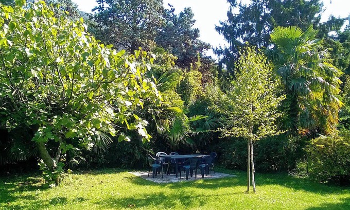 Maccagno Apartamento | Amplio apartamento de 4 dormitorios con jardín privado a sólo 100 metros de la playa