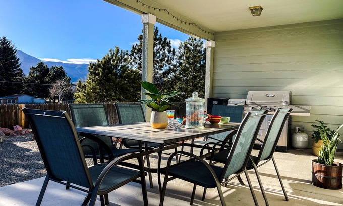 Monument Casa | Spacious - 4200 sq ft Family Friendly Home near Hearth House