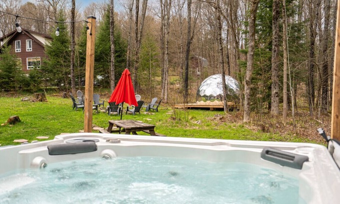 Algonquin Highlands Casa | Spacious 4BR Cottage w DOME! Hot Tub, Sauna, Wifi!