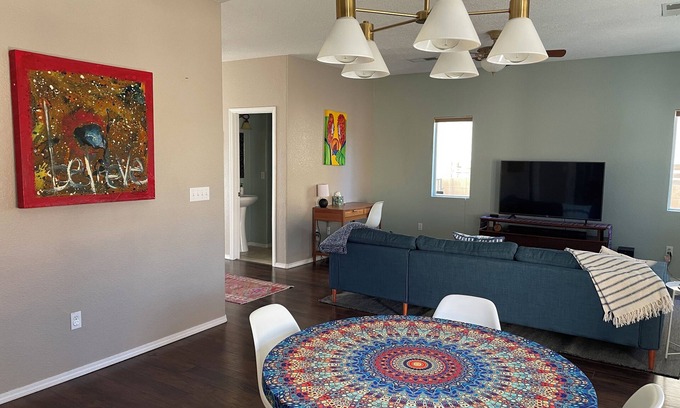 Tierra Oeste Casa | Spacious 4bd/3.5 bath house, Quiet Albuquerque Neighborhood