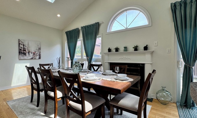 Churchill Meadows Casa | Spacious 4BD Oasis with Sauna