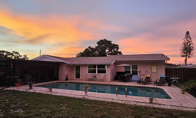 Crooked Creek Casa | Spacious 4bed/2bath home in Sarasota w/pool 5 miles from Siesta Key Beach!