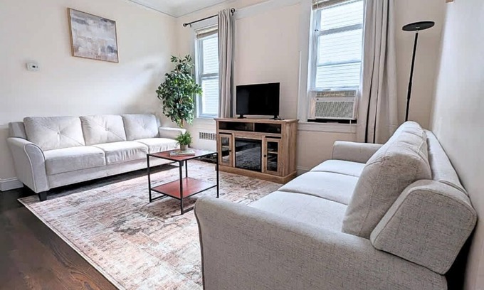 North Ironbound Casa | Spacious 4BR/2BA | 7Min > EWR | 20-40Min > NYC
