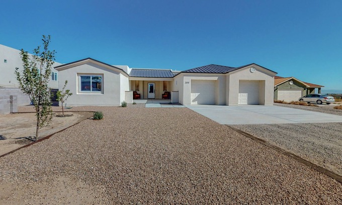 Rio Rancho Casa | Spacious 4BR/3BA with Amazing Views. Sleeps up to 8.