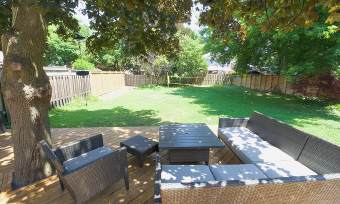 Pickering Casa | Spacious 4BR Big Yard Family, Business & Relocation-Friendly