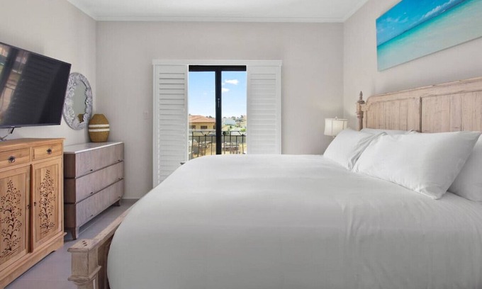 Gold Coast Apartamento | Spacious 4BR Condo in Prestigious Resort at Oro 1 by Bocobay