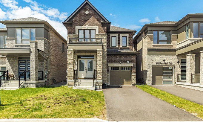 Pickering Casa | Spacious 4BR Family Home w/King Suite, Parking & Full Kitchen