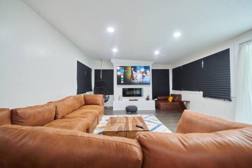 Del Aire Apartamento | Spacious 4BR Gem with Private Hot Tub