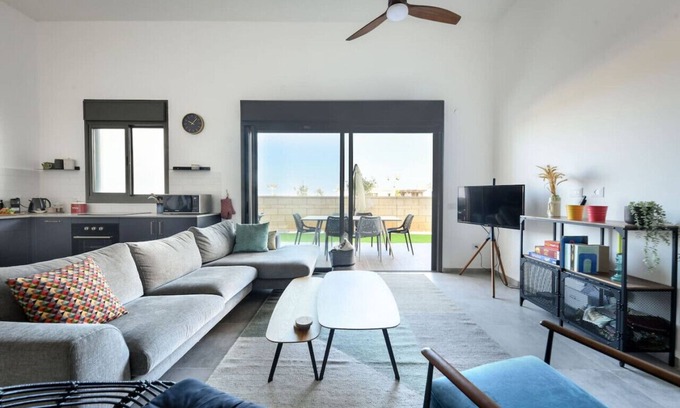 Nahariya Apartamento | Spacious 4BR Holiday by Sea N' Rent