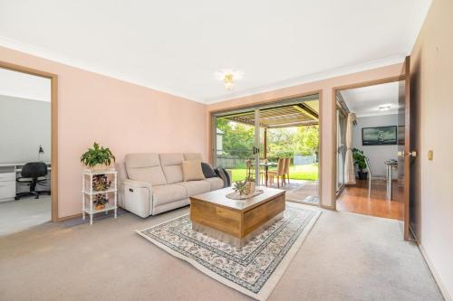 Turramurra Casa | Spacious 4BR Home Quiet Street Great Location