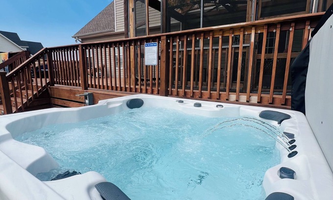 Clarksville Casa | Spacious 4BR -Hot Tub & Game Room – Near Winery & Distillery