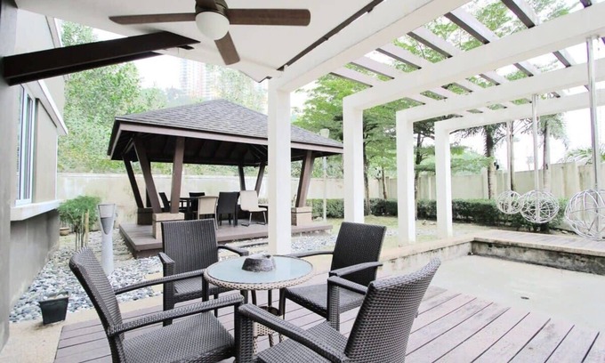 Cheras Casa | Spacious 4BR House, Gazebo