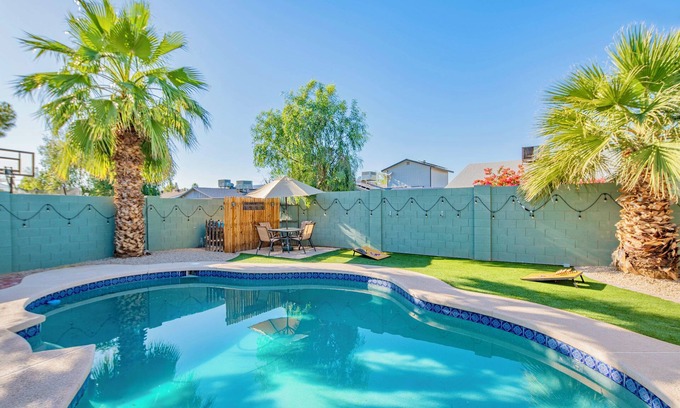 Glendale Casa | Spacious 4BR house with Pool Table, Games, AC, Fast WiFi, Workspace, in Glendale