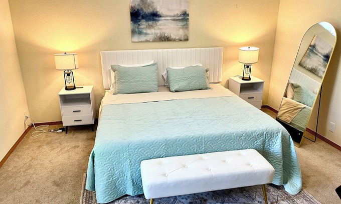 Wichita Casa | Spacious 4BR Modern Home Perfect for Teams and Families Near Near East Mall