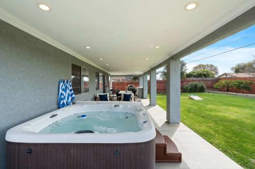 North Clairemont Casa | Spacious 4BR Outdoor Kitchen Hot Tub & Fun