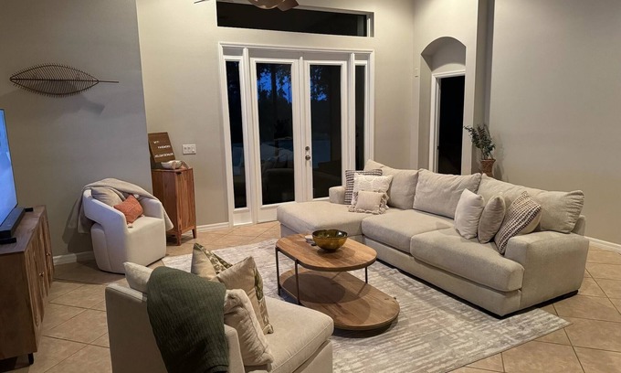 Ocoee Casa | Spacious 4BR Retreat 2 Master suites near Disney. Perfect for families