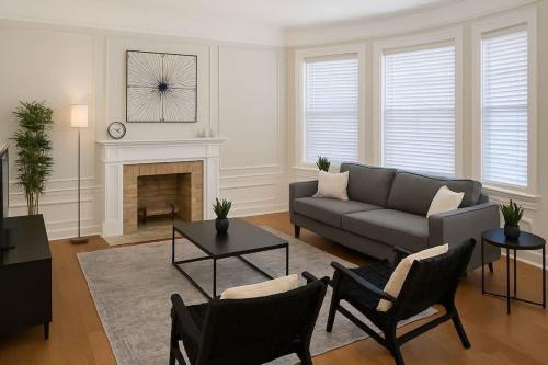 Rogers Park Apartamento | Spacious 4BR Retreat - Chase E1
