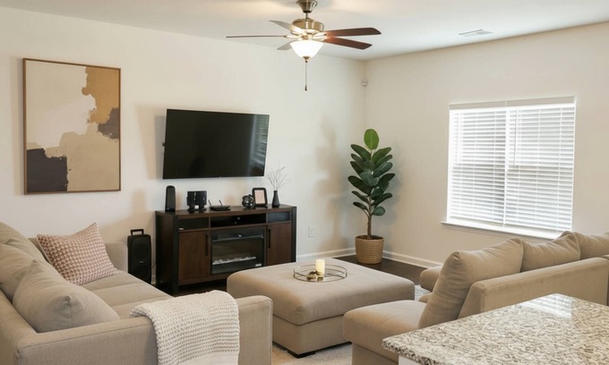 Mount Mourne Casa | Spacious 4BR Retreat w Grill & Patio – Less than 20 mins to Uptown! 12 min to Northlake Mall, & UNCC