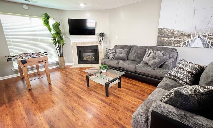 East Central Shelby Casa | Spacious 4BR Retreat with BBQ, Hammock, and Outdoor Lounge