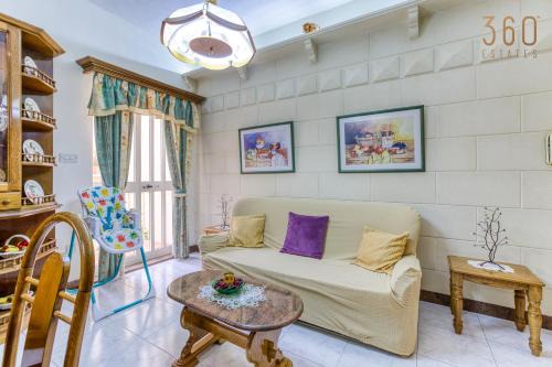 San Tumas Casa | Spacious 4BR Terraced House with Rooftop Access by 360 Estates