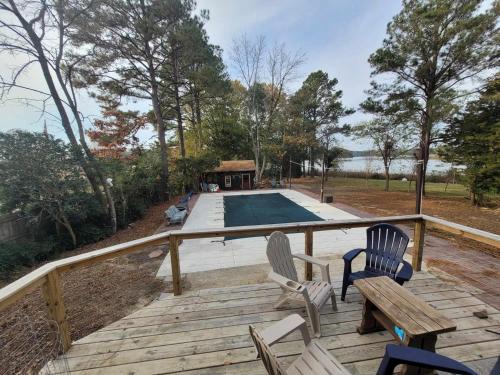 North Newport News Casa | Spacious 4BR Home w Pool Family Friendly