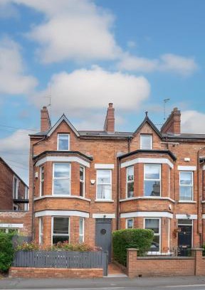 Belfast Casa | Spacious 4BR Victorian Property w/Outdoor Terrace