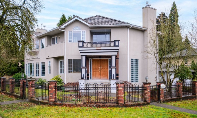 Oakridge Casa | Spacious 4BR w/ Ensuites Mins to Downtown YVR UBC