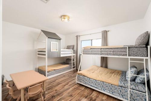 Southside Apartamento | Spacious 4BR w Game Room - 15 min to Seaworld