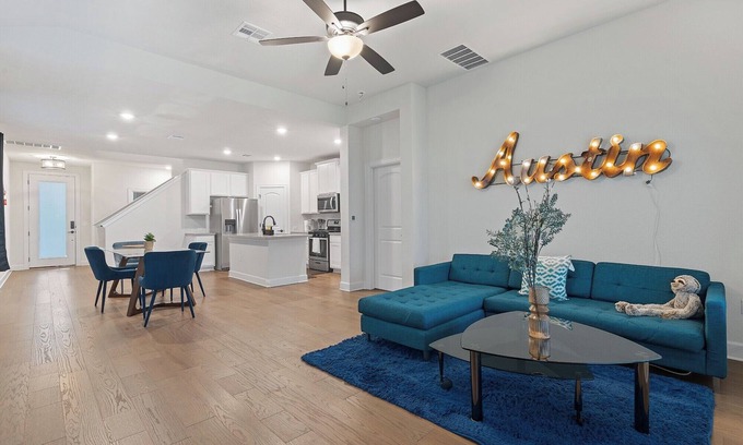 Austin Casa | Spacious 4BR w/ Yard, Near Airport & F1 Circuit in Quiet Neighborhood