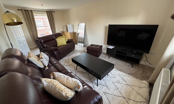 Martlesham Heath Casa | Spacious 4BRM Townhouse – Ideal for Contractors, Corporate Stays & Family Visits