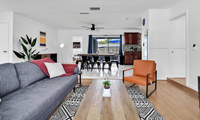 Boulevard Heights Casa | Spacious 4BRS Home, Relax Backyard close to Casino