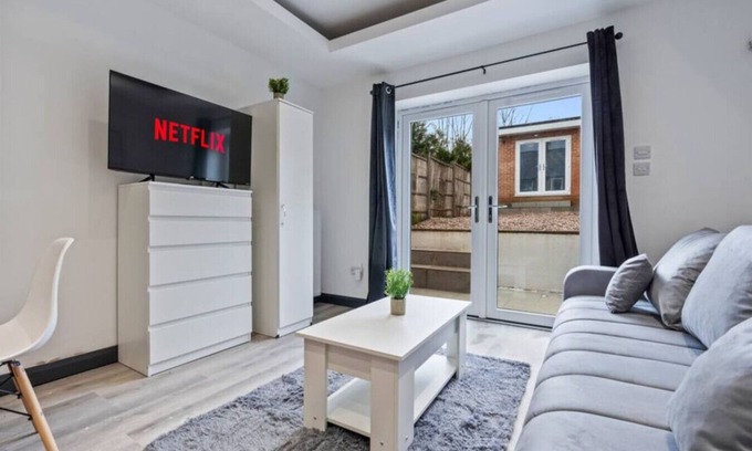 Banbury Casa | Spacious 5-bed Banbury House near Spiceball Park