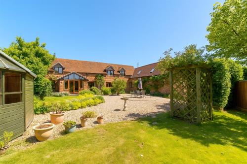 Shrawley Casa | Spacious 5 bed Barn in the Heart of Worcestershire