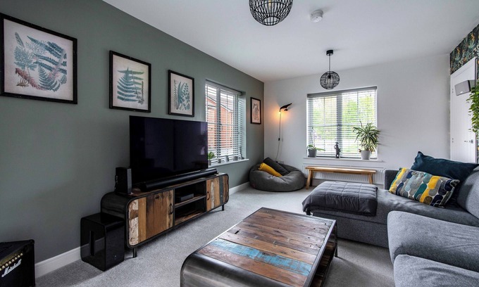 Bingham Casa | Spacious 5 Bed Home with Sustainable Features