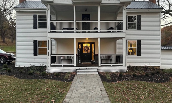 Christiansburg Casa | Spacious 5-bedroom house in welcoming Christiansburg with WiFi, AC