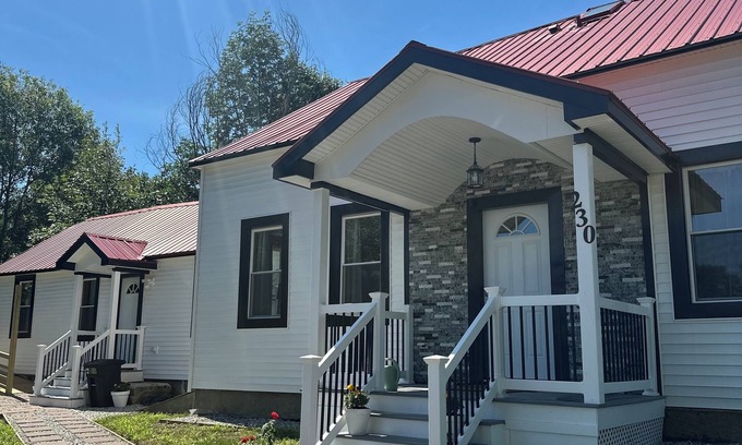 Mechanic Falls Casa | Spacious 5-bedroom house in fabulous Mechanic Falls with AC, fitness room
