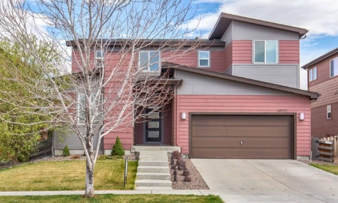 Commerce City Casa | Spacious 5-bedroom house in wonderful Commerce City with WiFi, fitness room
