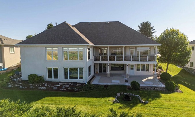 Bismarck Casa | Spacious 5-bedroom 3 bath house with AC and WiFi in charming Bismarck