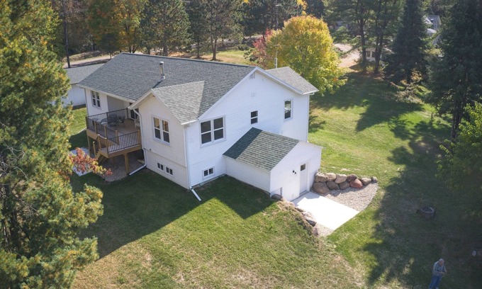 Baraboo Casa | Spacious 5-bedroom 4- bath house 1- mile to Devil's Lake.