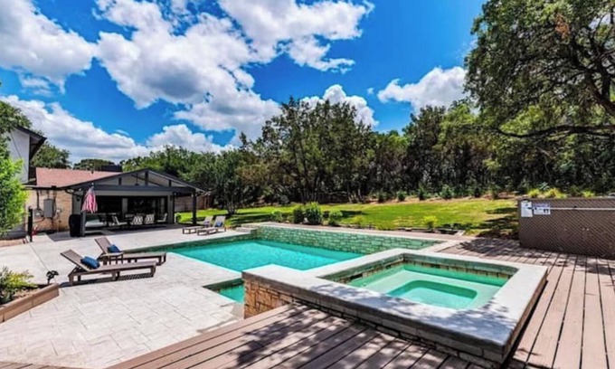 Marshall Ford Casa | Spacious 5-bedroom, 4 Bath home: Pool, AC, WiFi ,and more near fabulous Austin.