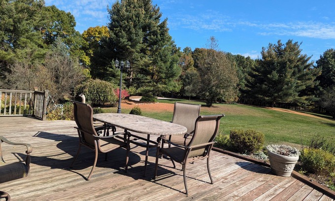 Howell Casa | Spacious 5-bedroom, 4 bath house on 10 acres in Charming Hartland