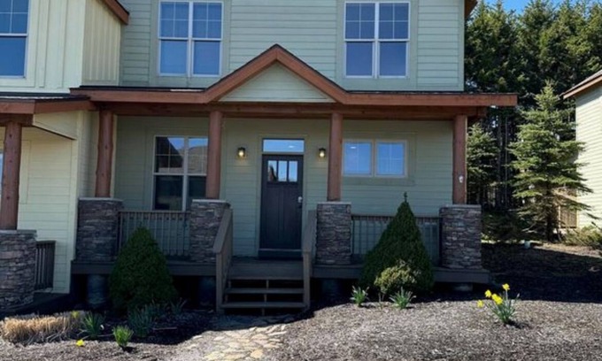 Snowshoe Casa | Spacious 5-bedroom, 5-bathroom townhome with WiFi, AC, Priv Hottub, ElecCharging