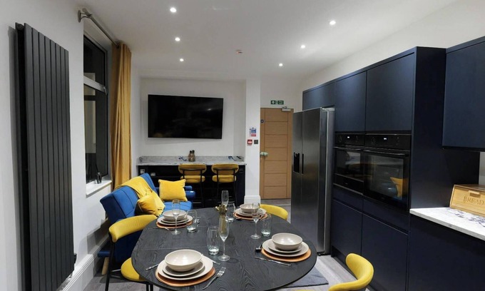 Liverpool Casa | Spacious 5-bedroom All Ensuite luxurious house in lovely Liverpool