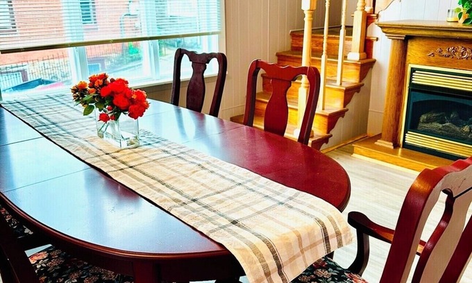Ashland Casa | Spacious 5-bedroom apartment in charming Ashland with WiFi