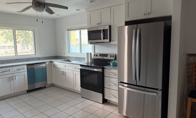 Old Homosassa Casa | Spacious 5-bedroom beautiful water view home with private boat dock steps away.